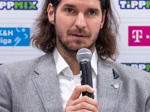 Szorítóban a hajdani kézilabdasztár