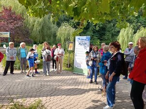 Az egészségükért sétálnak